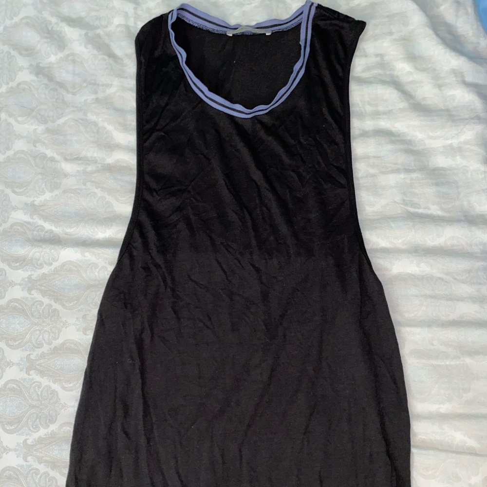 MUSCLE TEE